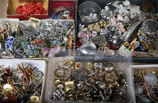 Mixed costume jewellery including rings, silver etc.